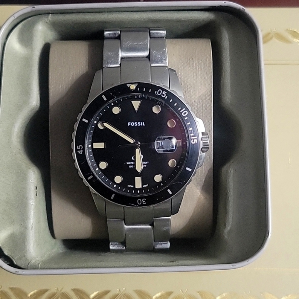 Fossil long-range tone reception watch